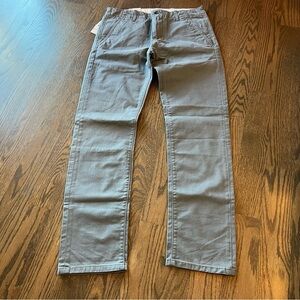 NWT mens Chino flat front Levi’s size 30 x 32